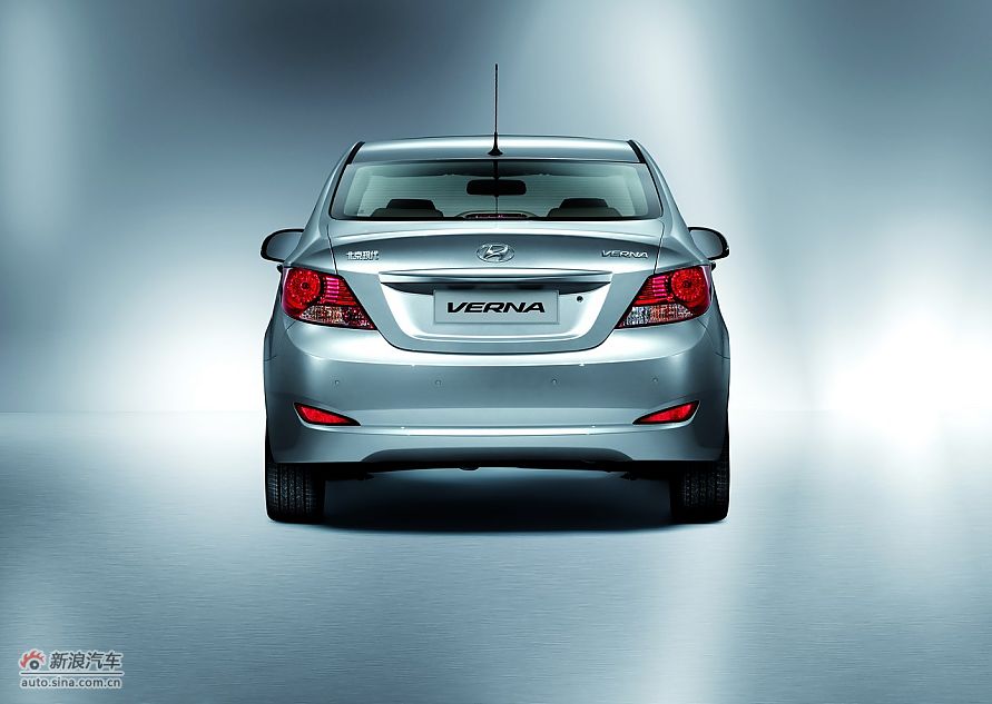 北京现代瑞纳-银色