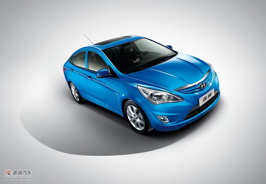 北京现代瑞纳-蓝色