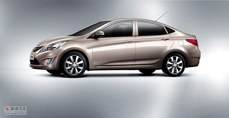 北京现代瑞纳-香槟金