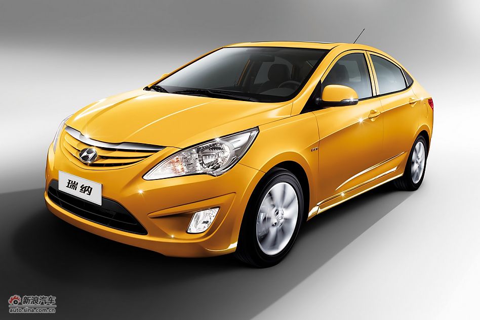 北京现代瑞纳-黄色