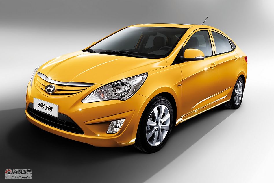 北京现代瑞纳-黄色