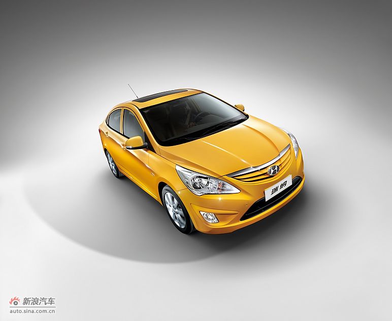 北京现代瑞纳-黄色