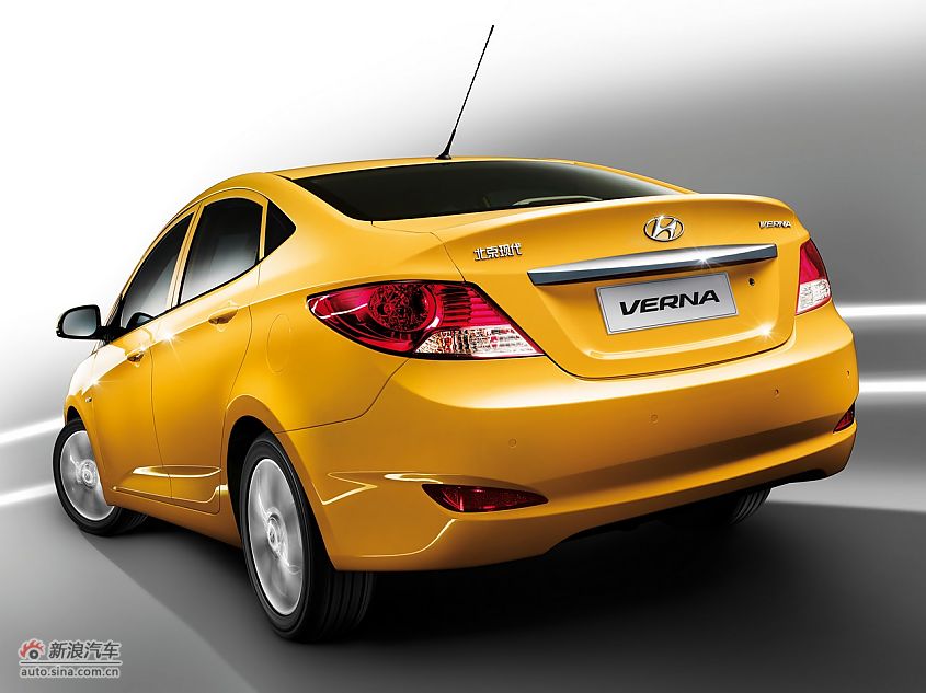 北京现代瑞纳-黄色