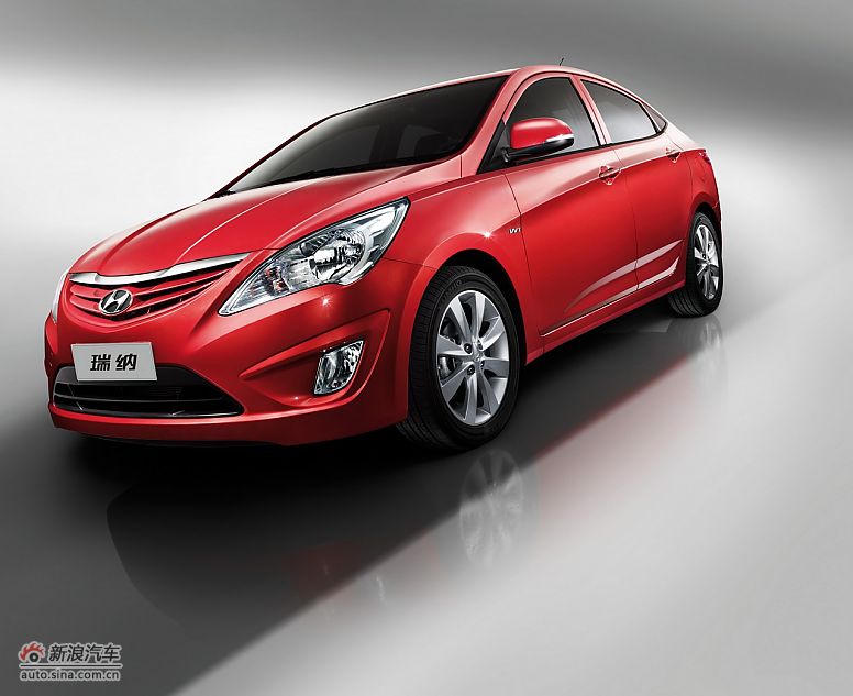 北京现代瑞纳-红色