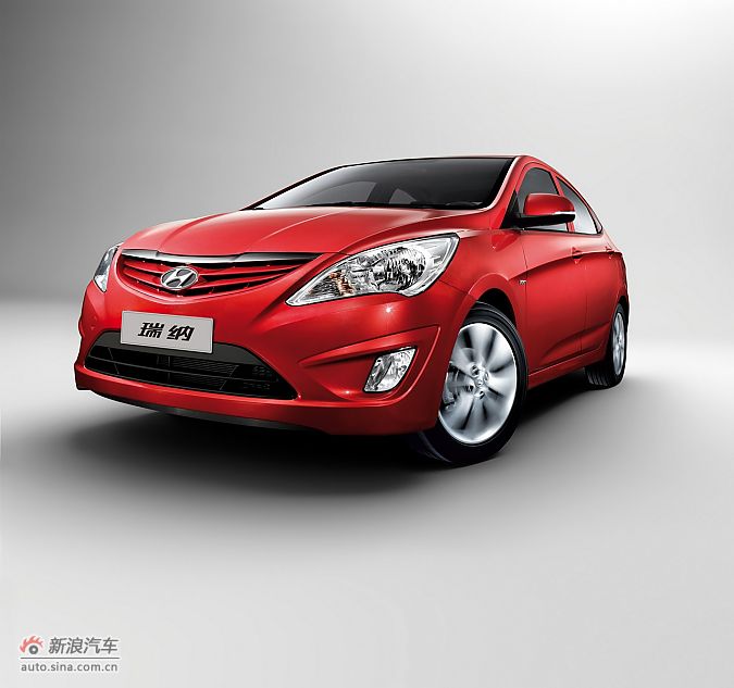 北京现代瑞纳-红色