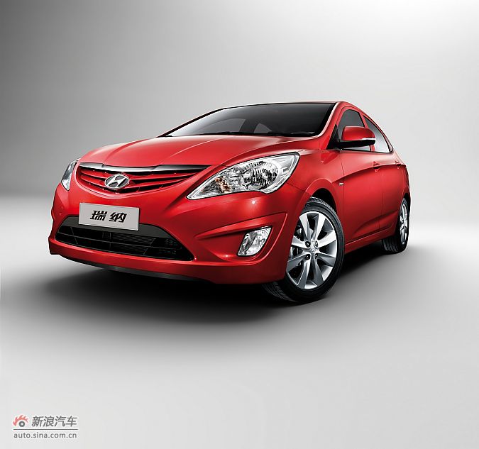 北京现代瑞纳-红色