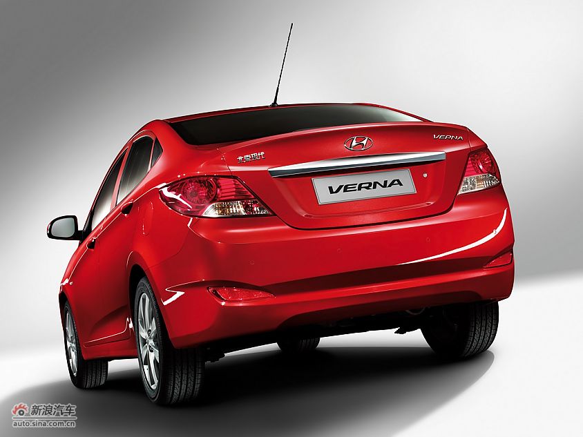 北京现代瑞纳-红色