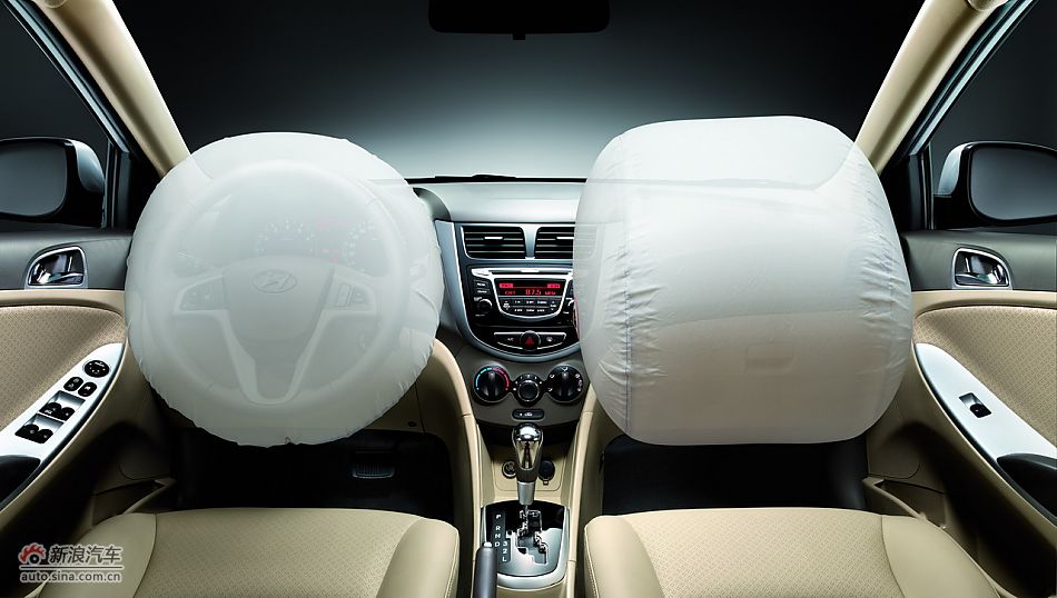 北京现代瑞纳-内饰细节