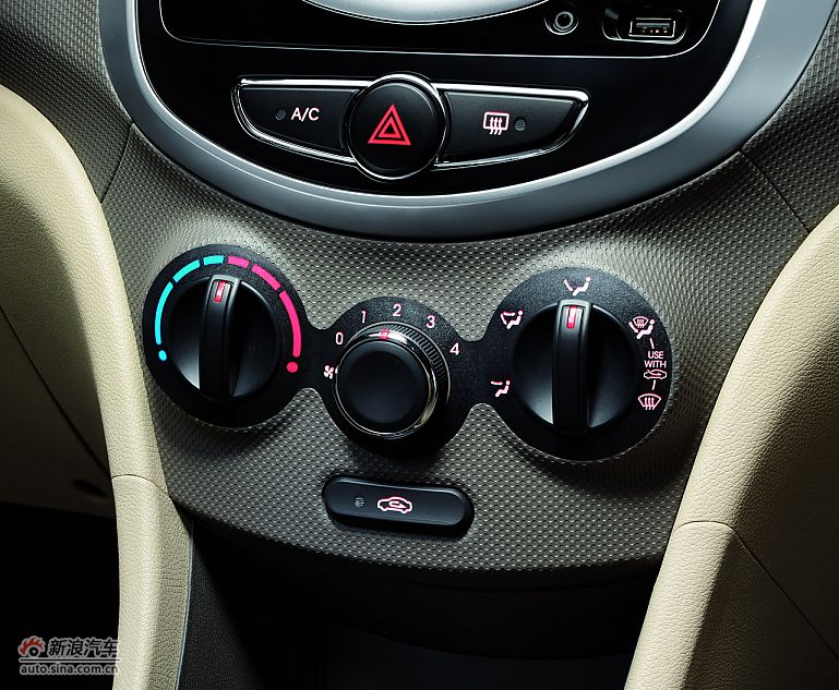 北京现代瑞纳-内饰细节