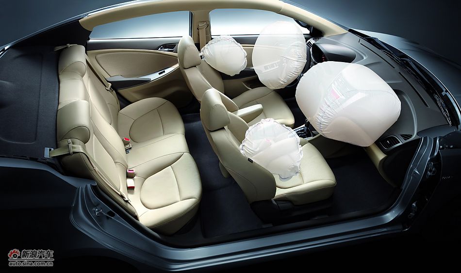 北京现代瑞纳-内饰细节