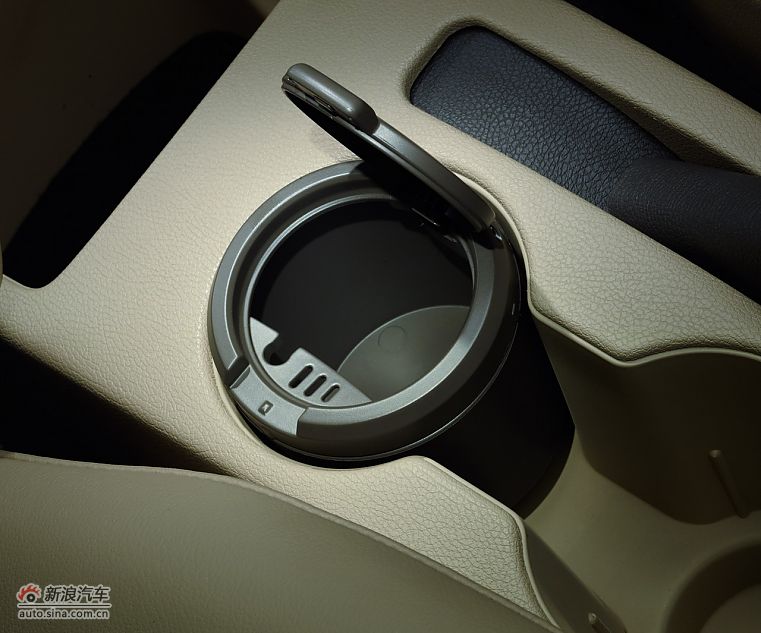 北京现代瑞纳-内饰细节