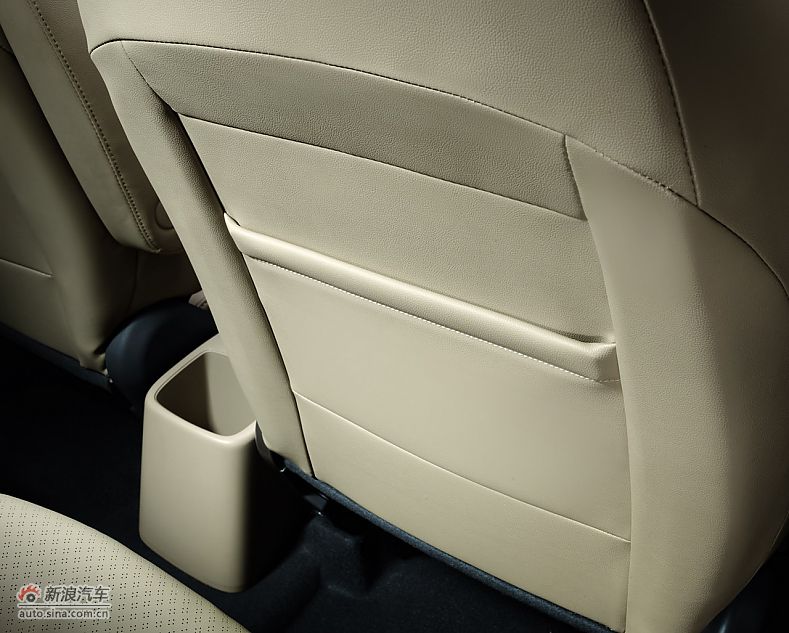 北京现代瑞纳-内饰细节