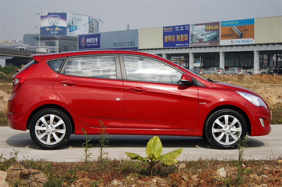 2011款瑞纳两厢1.4自动豪华型