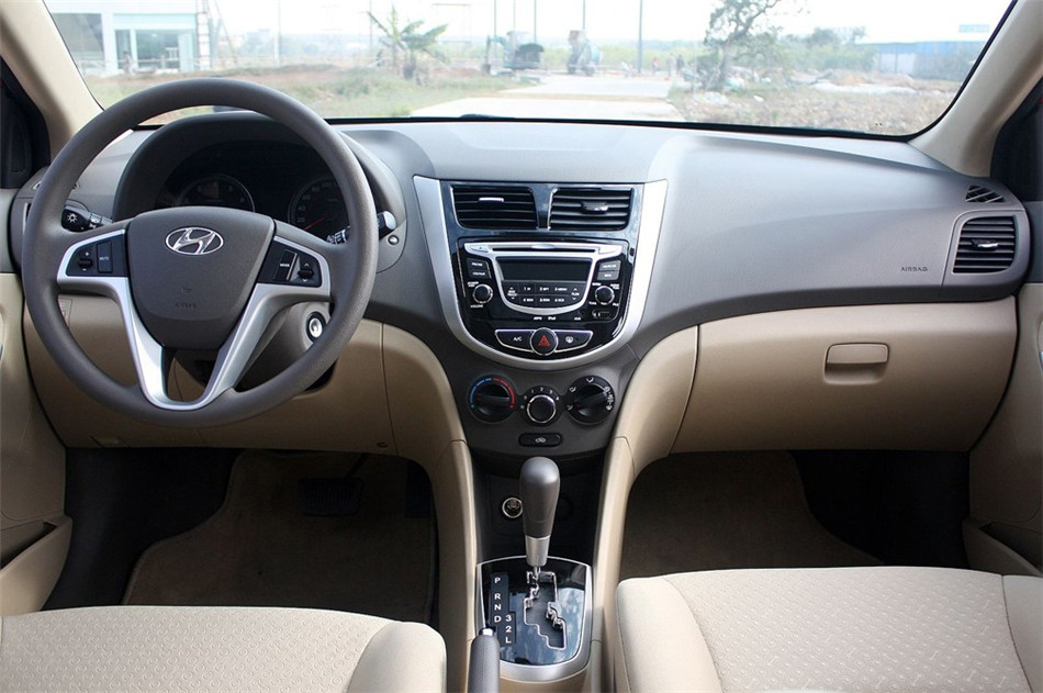 2011款瑞纳两厢1.4自动豪华型