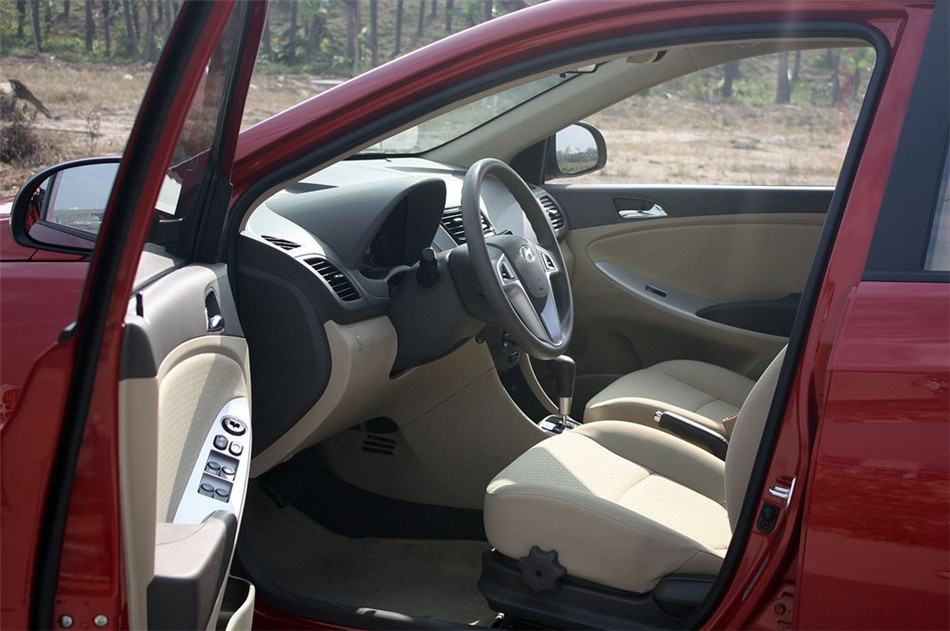 2011款瑞纳两厢1.4自动豪华型