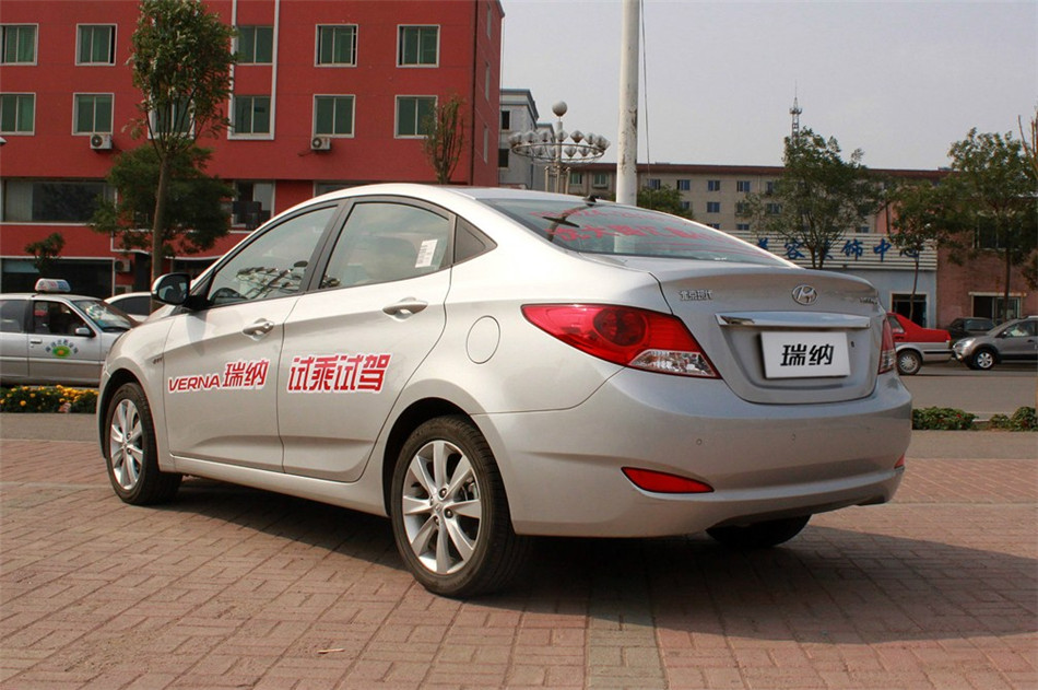 2010款北京现代瑞纳1.6GLS自动