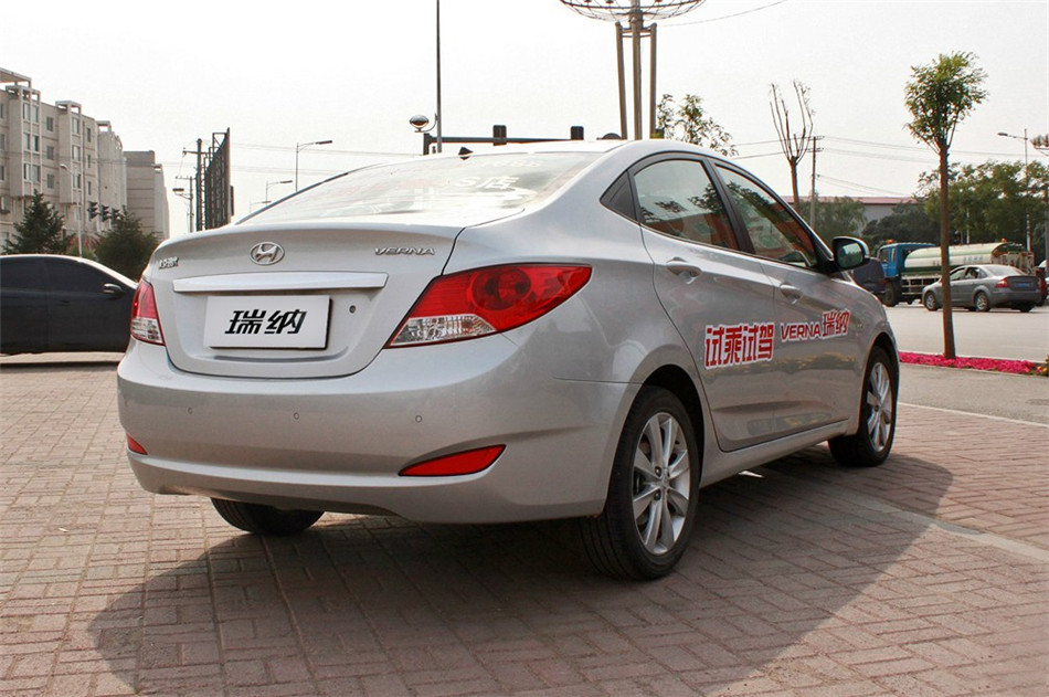 2010款北京现代瑞纳1.6GLS自动