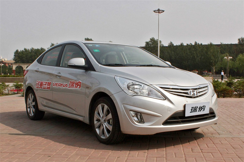 2010款北京现代瑞纳1.6GLS自动