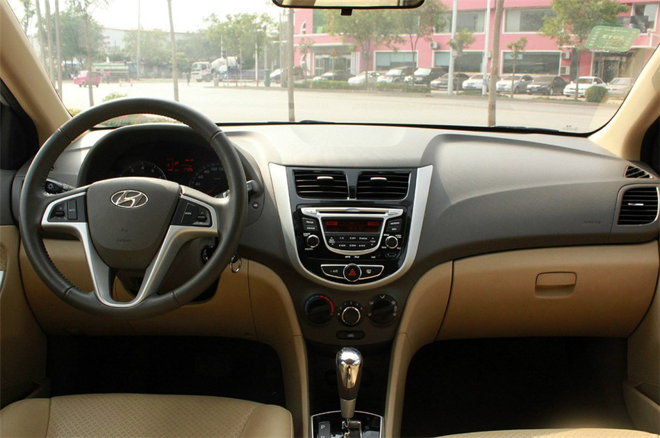 2010款北京现代瑞纳1.6GLS自动