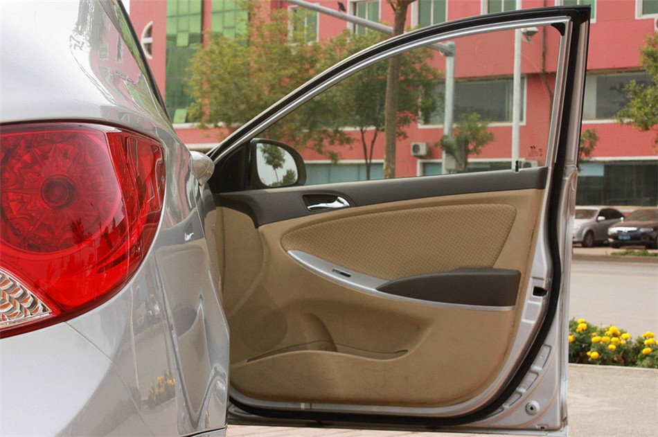 2010款北京现代瑞纳1.6GLS自动