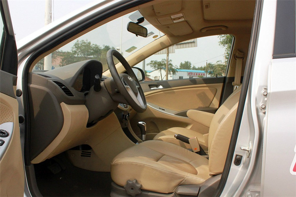 2010款北京现代瑞纳1.6GLS自动