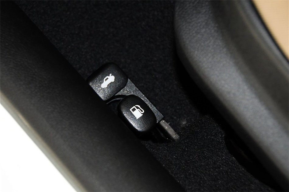 瑞纳三厢 2014款 1.4L AT 领先型