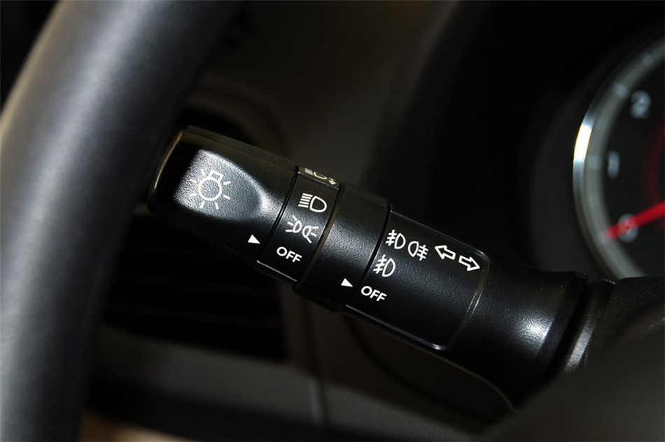 瑞纳三厢 2014款 1.4L AT 领先型