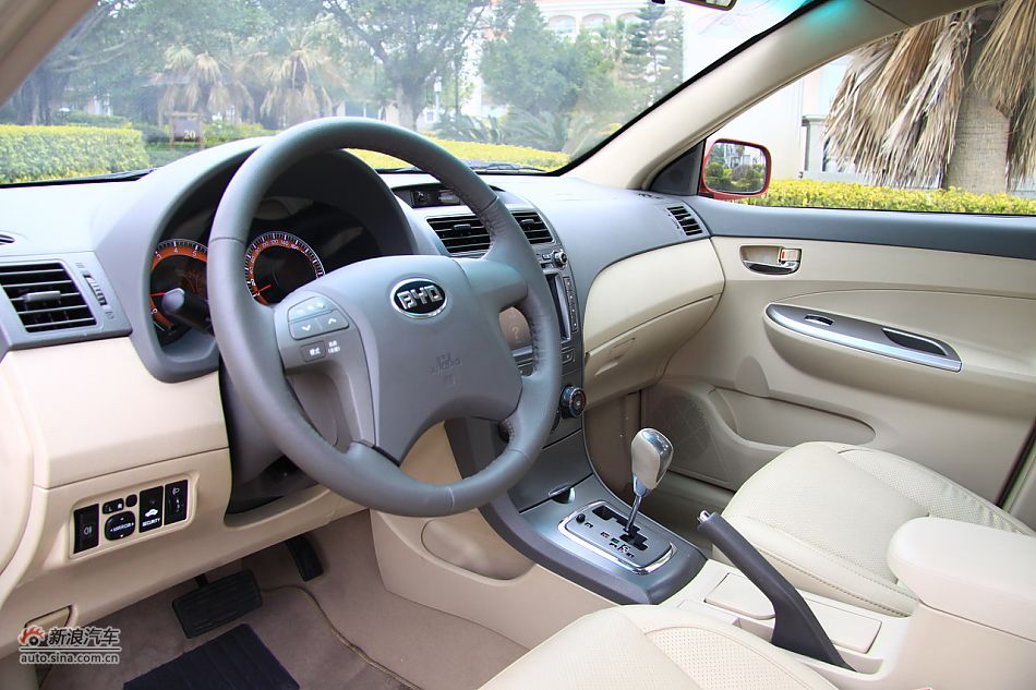 比亚迪L3内饰细节实拍图