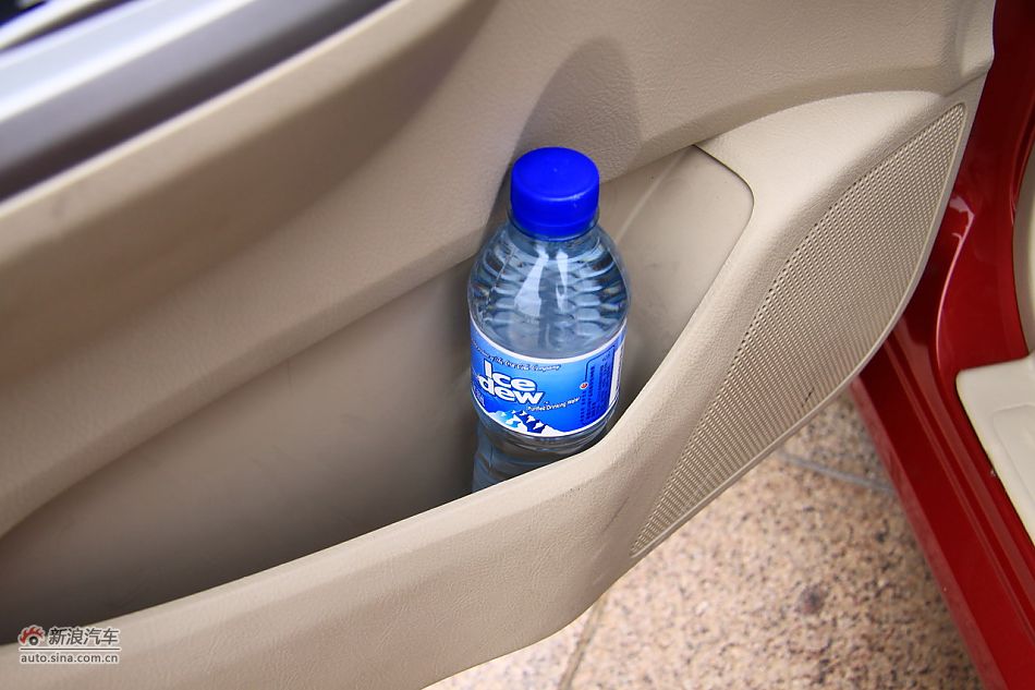 比亚迪L3内饰细节实拍图