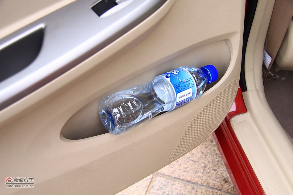 比亚迪L3内饰细节实拍图