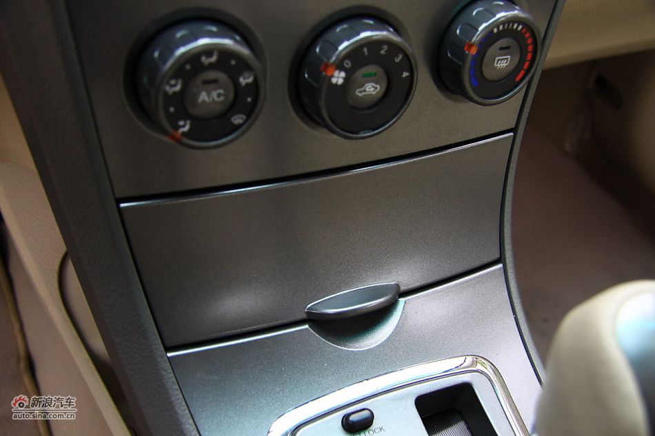 比亚迪L3内饰细节实拍图