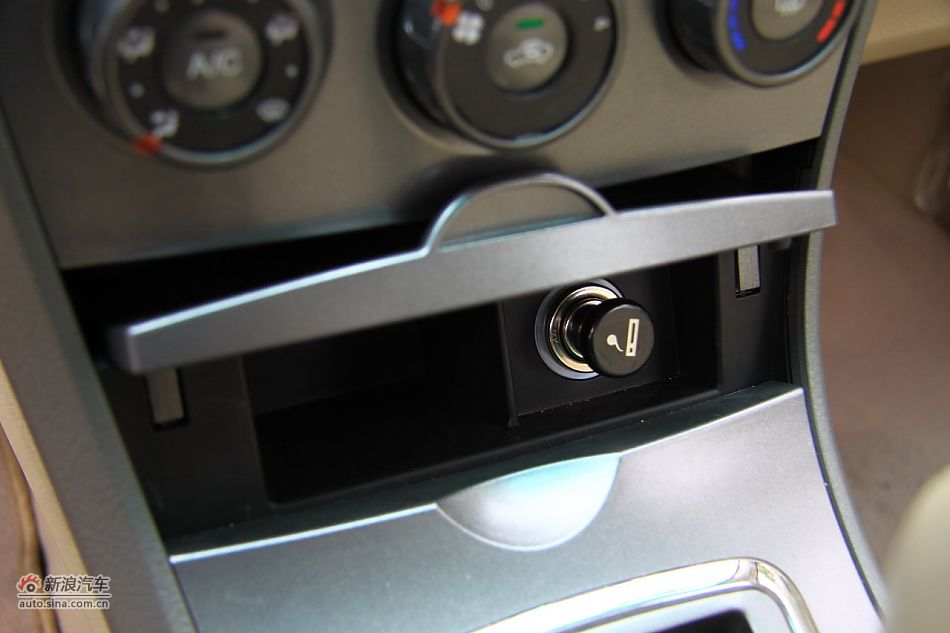 比亚迪L3内饰细节实拍图