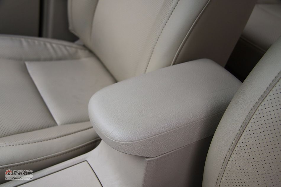 比亚迪L3内饰细节实拍图