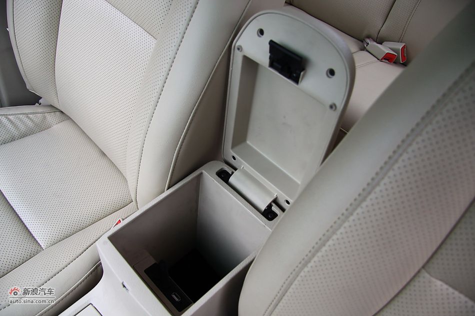 比亚迪L3内饰细节实拍图