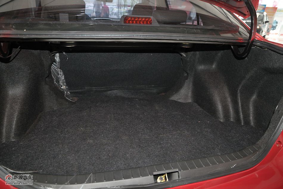 比亚迪L3后备箱