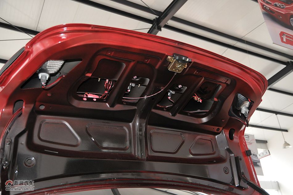 比亚迪L3后备箱