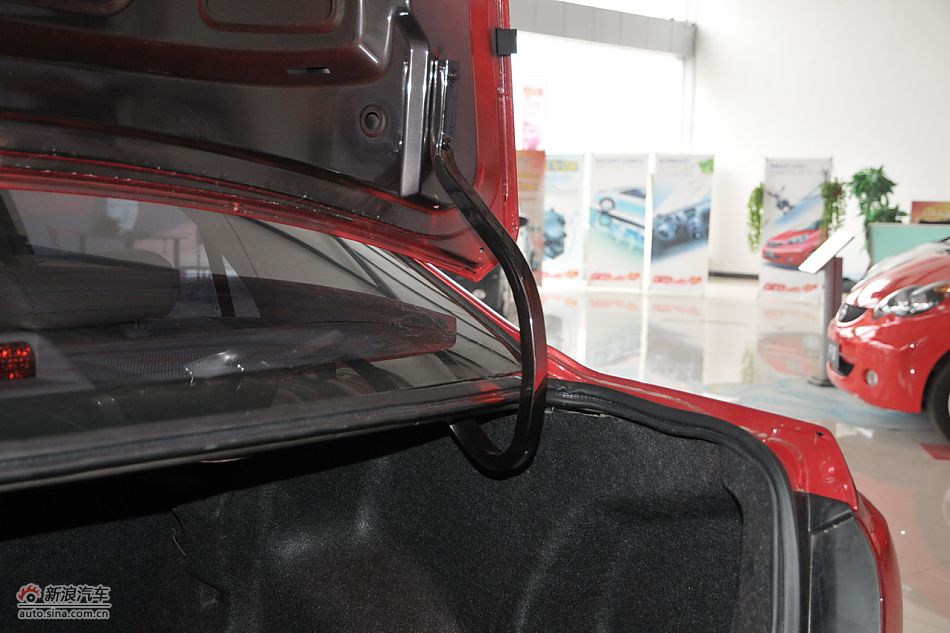 比亚迪L3后备箱