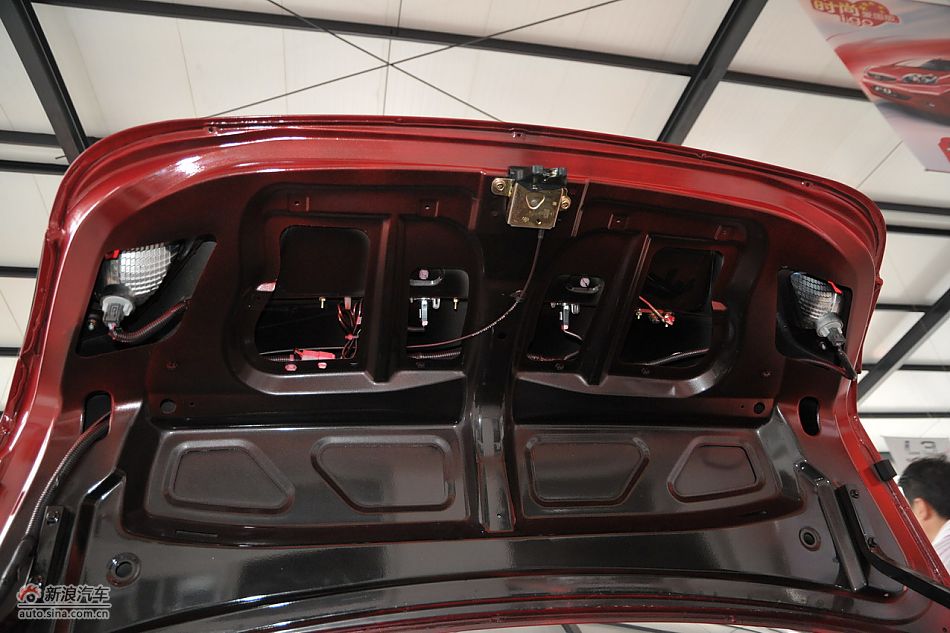 比亚迪L3后备箱