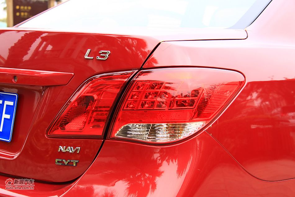 比亚迪L3外观细节实拍图