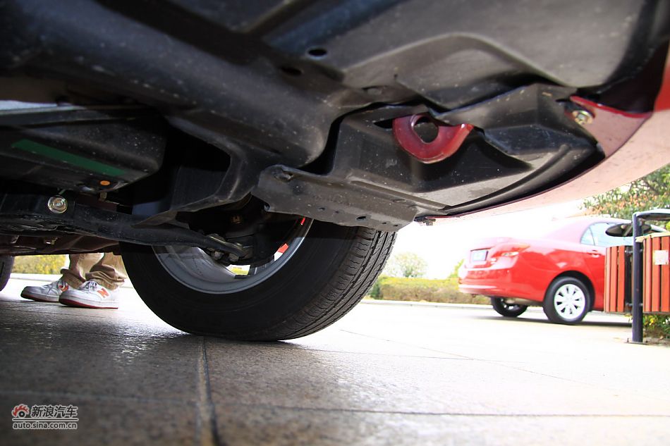 比亚迪L3悬挂实拍图