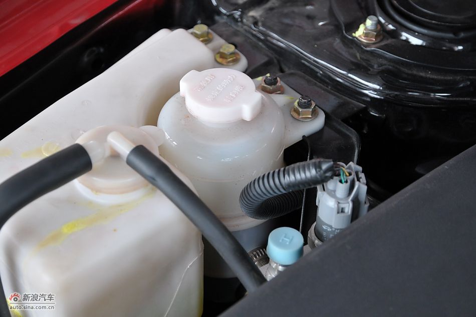 比亚迪L3发动机舱