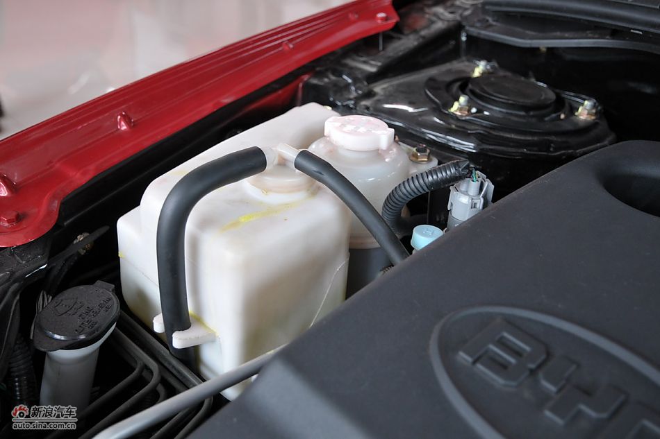 比亚迪L3发动机舱