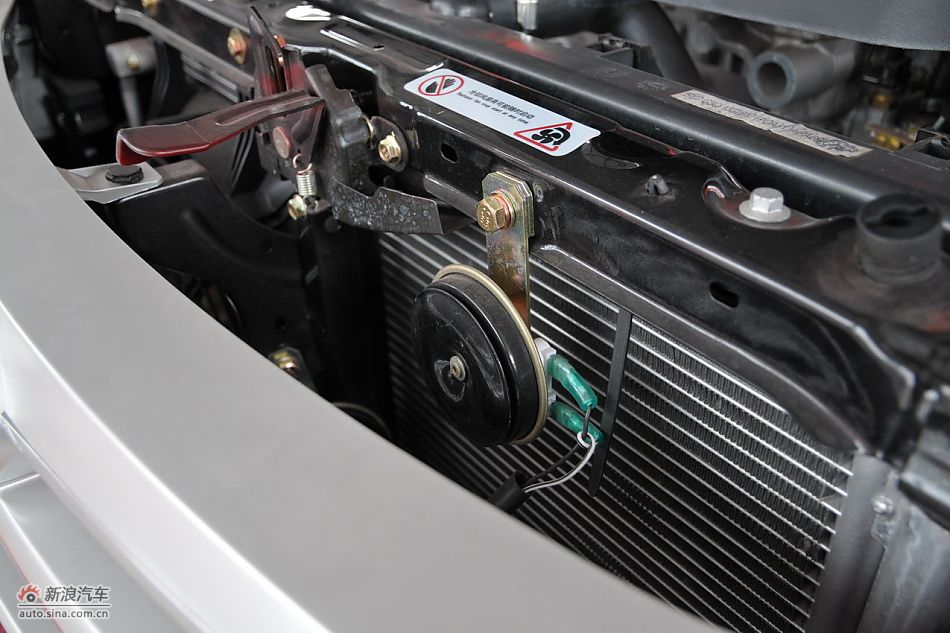 比亚迪L3发动机舱