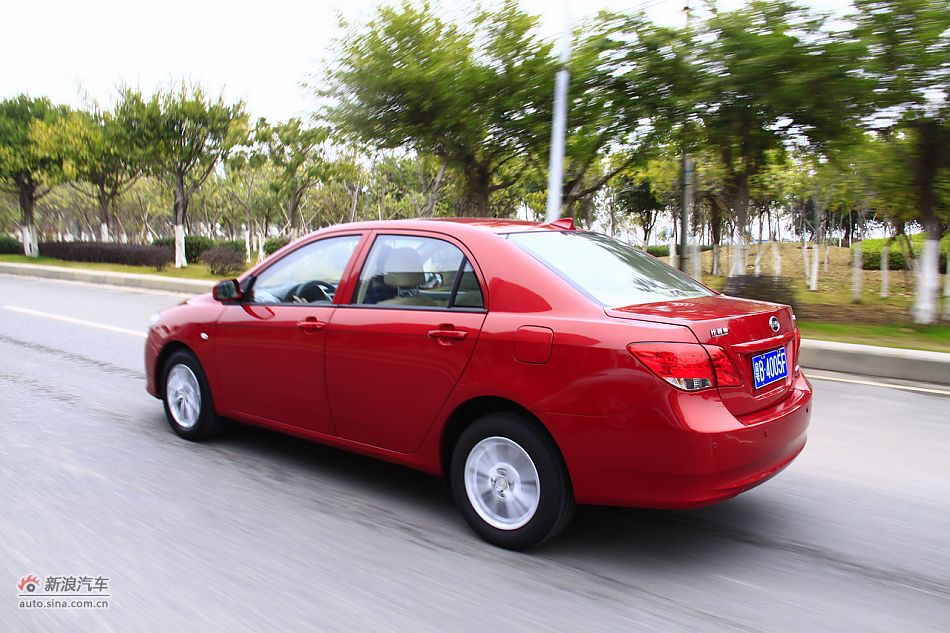 比亚迪L3动态实拍图