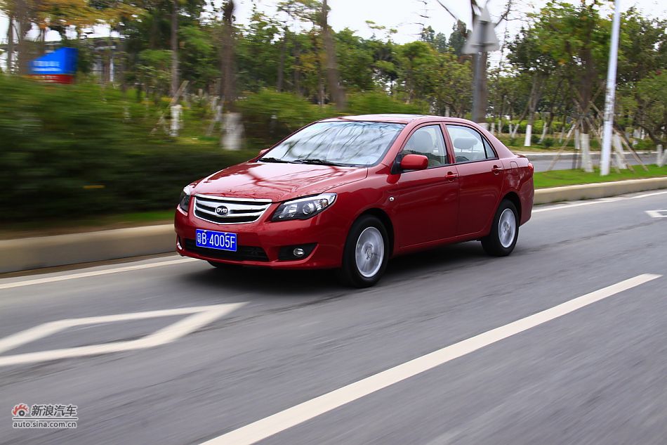 比亚迪L3动态实拍图