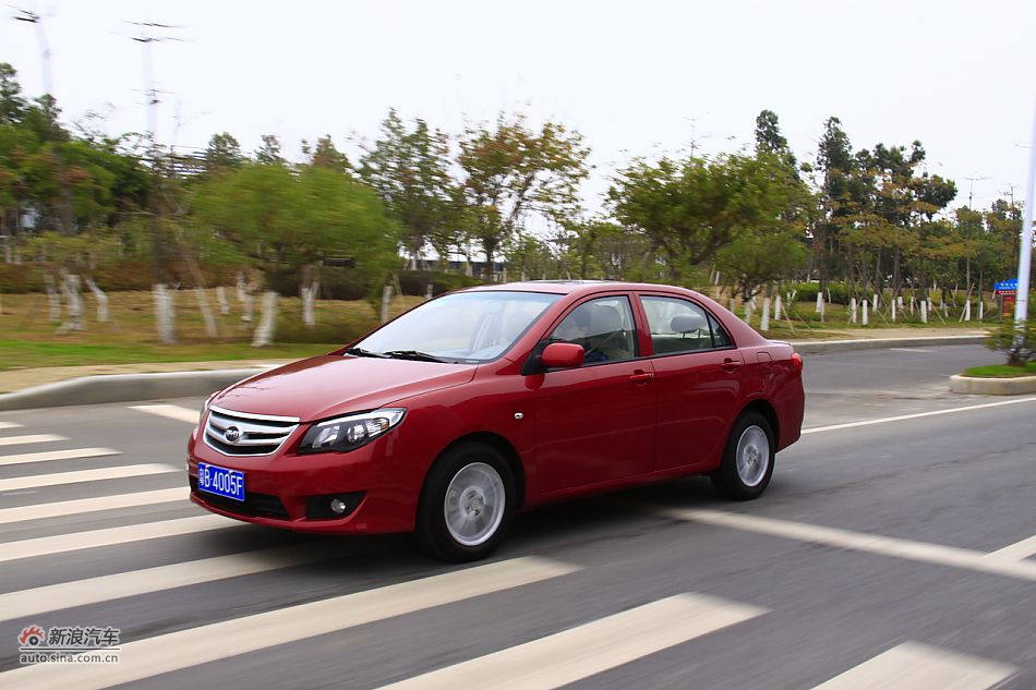 比亚迪L3动态实拍图