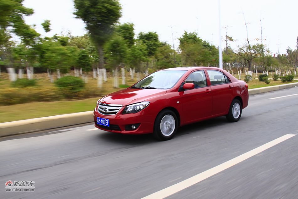 比亚迪L3动态实拍图