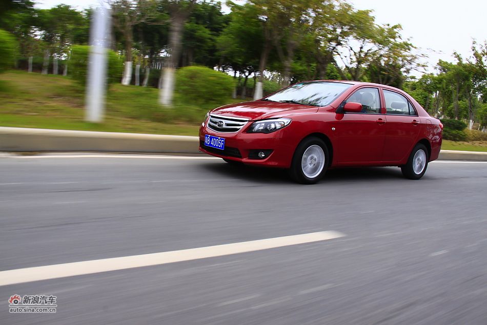 比亚迪L3动态实拍图