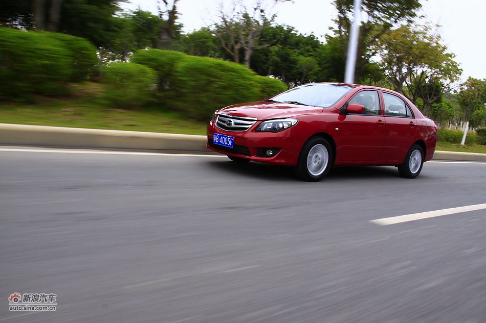 比亚迪L3动态实拍图