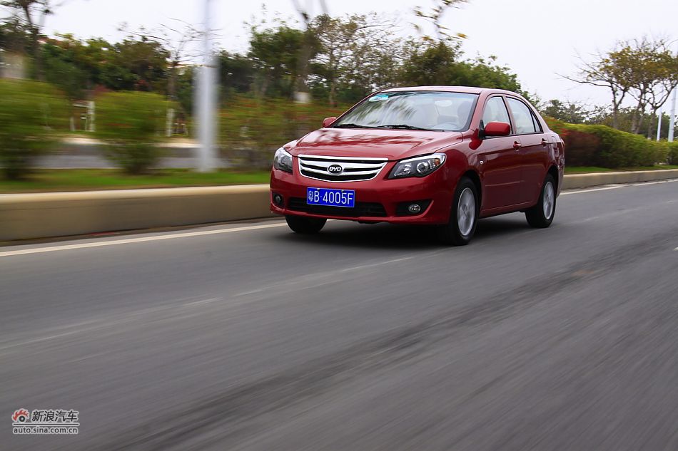 比亚迪L3动态实拍图